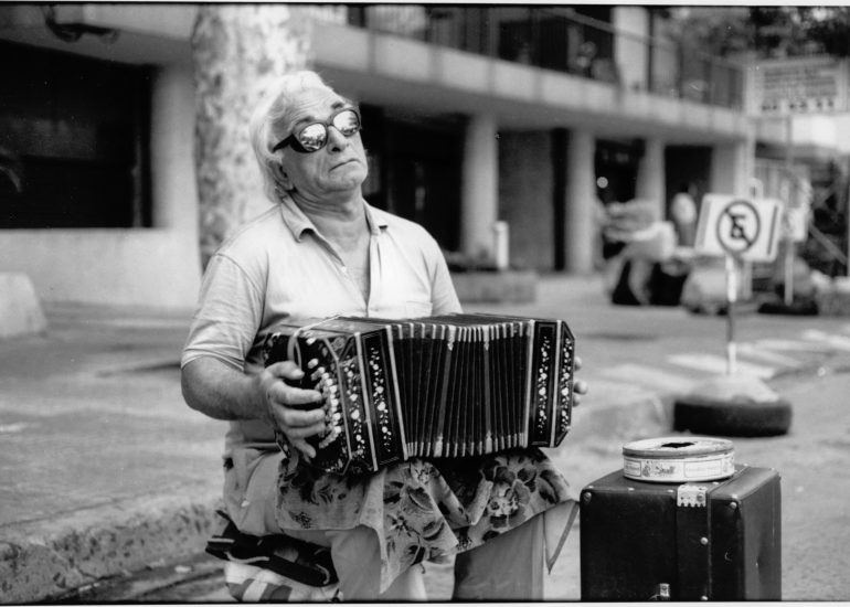 Uruguay / Montevideo 1997 Tango Strassenmusik Blinder Bandoneonspieler
